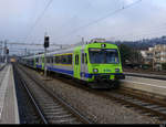 BLS - Regio von Kerzers nach Lyss an der Spitze der Steuerwagen ABt 50 85 80-35 971 bei der einfahrt im Bahnhof Lyss am 18.12.2020
