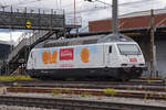 Re 465 004-0 der BLS steht auf einen Abstellgleis beim Bahnhof Pratteln.