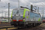 Siemens Vectron 475 406-5 der BLS verlässt die Abstellanlage beim badischen Bahnhof.