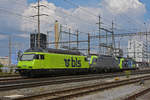 Am 21.04.2021 stehen die BLS Loks 465 011-5, 475 416-4 und 485 006-1 auf einem Abstellgeleis beim Bahnhof Pratteln.