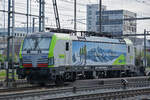 Siemens Vectron 475 419-8 steht auf einem Abstellgleis beim Bahnhof Pratteln. Die Aufnahme stammt vom 04.05.2022.