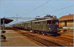 Der Schnellzug 615 Biel/Bienne - Grenchen Nord - Moutier - Delémont mit der SBB Re 4/4 I 10040 beim Halt in Grenchen Nord im August 1984.