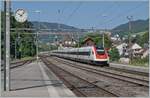 Die SBB ICN 500 041 William Barbey und  ICN 500 039 Auguste & Jaques Piccard erreichen als IC51 1615 von Biel/Bienne nach Basel SBB den Bahnhof von Moutier.
