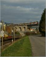 Nun ist es soweit, die schweren SBB Domino fahren nicht nur nach Deutschland, sondern nach Frankreich: Hier der RE 2978 Delle - Biel/Bienne auf dem BLS Msliviadukt in Grenchen am 7. Nov. 2012