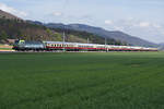 BLS: BLS Cargo Lokomotive im Personenverkehr:
AKE Rheingold Basel-Domodossola mit Re 475 Vectron X4E bei Oberbuchsiten am 13. April 2017.
Foto: Walter Ruetsch 