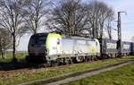 Auch ein Alpinist schlich durch das weite Land am linken Niederrhein: BLS-Cargo-Vectron 407 auf Umleiterfahrt bei Boisheim, 19.1.19.