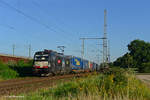 Am 30.07.2020 ist 193 713 (unterwegs für BLS Cargo) bei Köln (Porz-Wahn) auf dem Weg nach Norden.