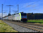 BLS - Lok 486 501 vor Güterzug unterwegs bei Lyssach am 31.10.2021