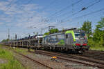 Im Osten nur selten zu sehen: Ein BLS Cargo Vectron. Hier durchf�hrt 475 423-0 mit einem BLG-Autozug den Bahnhof Magdeburg-Sudenburg. Fotografiert am 18.05.2026.