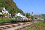 Deutschland
Lok 475 431 von BLScargo zieht einem Trailerzug in Oberwesel
24/7/2026