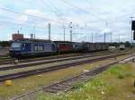 bls - Loktrefffen ( 465 - Re 4/4 - 486) im Bahnhofsareal von Bahnhof Basel Badischer Bahnhof am 28.07.2012 .. Standort des Fotografen auf dem Bahnhofsperron..