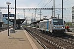 Als Lokzug fuhr am 14.05.2015 die Railpool/BLS Cargo 187 004-7 aus Richtung Rangierbahnhof Muttenz durch Pratteln gen Reckingen.