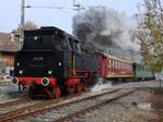 Ein Dampfzug des Vereins Historische Eisenbahn Emmental mit der BR 64 518, dem WR 801  Emmentalertube  sowie den EBT-Bi 538 und 527 am 28.