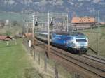 Die Re 460 024 ist am 1.4.2007 mit ihrem IC nach Brig in der nhe von Frutigen im Kandertal unterwegs.