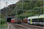 Zusammen geht es besser: die BLS Re 4/4 184 und der SBB  Churchill-Pfeil  RAe 4/8 1021 erreicht zum Jubilumsfest 100 Jahre BLS Ausserberg.
7. Sept. 2013