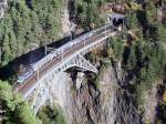 BLS-Lok 506 mit Regionalzug Goppenstein - Brig am 08.11.2006 auf dem Bietschtal-Viadukt.