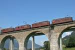 Re 425 im 4er-Pack auf dem Kanderviadukt, mit Gterzug zurck aus dem Sden.