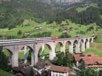 Berner Oberland 2007 - In Richtung Brig ist am 12.07.2007 eine Re 460 der SBB mit IC 828 Romanshorn - Brig auf dem Kanderviadukt bei Frutigen unterwegs.