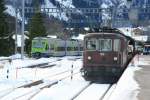 Whrend Re 4/4 169 an der Verladerampe steht verlsst der Triebzug NINA 14 den Bahnhof Kandersteg in Richtung Sden; 16.12.2008