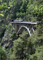 In wilder, steiler Landschaft -    Das Bietschtalviadukt an der Lötschberg-Südrampe.