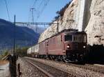 Re 4/4 181 und 174 mit AMBROGIO-Zug unterhalb von Lalden am 16.10.2007