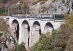 Auch der  Regional  mit der  506  ist schon wieder da, diesmal von Brig nach Goppenstein am 08.11.2006 auf dem Luogelkin-Viadukt.