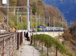 Der Pendelzug mit BLS Re 420 506 kommt am 09.11.2006 schon wieder in der Gegenrichtung Brig - Goppenstein zwischen Brig und Lalden, die Zge haben in Brig nur 4 Minuten Aufenthalt, sind also nach etwa