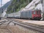 Einfahrt Regionalbahn mit Schublok BLS 503 in den Bahnhof Hohentenn am 15.6.06