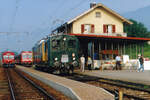 BDe 2/4 240 (EBT).
RM Triebzüge von drei Generationen in Lommiswil im Juni 1992.
Foto: Walter Ruetsch