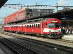 bls - Regio nach Burgdorf mit dem Triebwagen RBDe 4/4 566 222-6 und Personenwagen und Steurwagen im Bahnhof von Solothurn am 15.03.2009