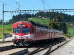 bls - Einfahrender Regio in Biglen mit dem Triebwagen RBDe 4/4  566 224-2 an der Spitze am 18.08.2012