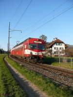 BLS Triebwagen-220 (RBDe 566 220) unterwegs als Regionalzug von Konolfingen nach Thun. 
2012-03-30 Herbligen