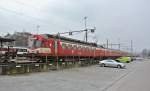 Dreiteiliger RBDe 566 I 220 abgestellt in Thun, 06.04.2013.