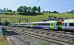 Ein RBDe 566 II Pendel (ex. RM), mit ABt 935 und einem RBDe 566 I Zwischenwagen abgestellt in Zweisimmen, 14.07.2013.