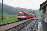 ABt 50 38 38-33 921-9, B 50 38 29-34 555-5 und RBDe 566 221-8 als Regio 6021 in Schafhausen i. E., 09.12.2014.