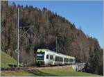 Der BLS RABe 535 112  Lötschberger  auf der Fahrt nach Bern erreicht in Kürze Weissenburg (Halt auf Verlangen) und konnte beim Bunschenbach Viadukt fotografiert werden, wobei bei dieser Aufnahme bewusst der tiefe Standort aufgesucht wurde und der Zug und nicht der Viadukt als Motiv gewählt wurden. Damals konnte ich jedoch noch nicht ahnen, dass die Zeit der Lötschberger auf dieser Strecke gut zwei Jahre später enden würde.

25. November 2020