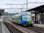 BLS - Werbe Nina  RABe 525 015 bei der einfahrt im Bahnhof Burgdorf am 25.06.2017