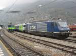 Zwei BLS Entlastungszge abgestellt in Brig. Links Re 420 503 und rechts 465 005, beide mit EW III Pendel, 16.10.2010.