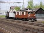 BLS Historic - Schnappschuss der Ae 4/4 251 mit Last unterwegs nach Winterthur bei der durchfahrt im Bahnhof Rupperswil am 25.04.2014