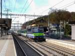 BLS - RE  Bern - Luzern an der Spitze die Re 4/4 420 504-3 bei der durchfahrt im Bahnhof Gümligen am 22.11.2014