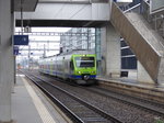 BLS - Regio nach Thun mit dem Triebzug RABe 525 0253 bei der einfahrt in die Haltestelle Bern-Wankdorf am 25.03.2016