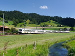 BLS - Kambly-Zug (Güezzi-Express) als RE Luzern - Bern am der Spitze der Steuerwagen Bt 50 85 80-35 9901 unterwegs bei Zäziwil am 07.08.2016