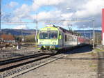 BLS - Regio von Büren an der Aare nach Lyss bei der einfahrt in den Bahnhof von Busswil an der Spitze der Triebwagen RBDe 4/4 565 726-7 am 19.11.2016