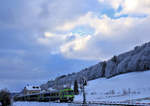 Wintermorgen in Wabern bei Bern: BLS NPZ-Zug mit Triebwagen 739, einem  Jumbo-Wagen , einem NPZ Wagen, und dem Steuerwagen ABt 979.
