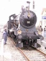 Lok 705 unterwegs mit IGE-Bahntouristik (Classic Courier) Extrazug (Winterdampf Westschweiz). Bei eisigem Wetter und Schnefall in Kerzers. Im Mrz 2006 in Kerzers.
Aufnahmeort bei geffneten Schranken auf Bahnbergang