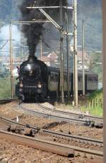 Anlsslich des 125 Jahr Jubilums der Gotthardbahn dampfte C 5/6 am 08.09.2007 Richtung Sden. Hier kurz nach Erstfeld hat sie schon eine erste Steigung gemeistert.