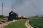 SBB/GFM/TPF: Seltener Gast (C 5/6 2978 mit RHEINGOLDWAGEN) beim Passieren der GFM-Strecke bei Ins im August 1990.
Foto: Walter Ruetsch