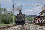  Bitte Einsteigen!  Das CTVJ (Compagnie du Train à Vapeur de la Vallée de Joux) Tigerli E 3/3 8494 (UIC 90 85 0008 494-6) der SLM mit Baujahr 1909 wartet in Le Pont mit seinem Sonderzug auf