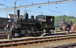 E 3/3 No. 8492 der Schweizerischen Bundesbahn SBB, hatte auch einen runden Geburtstag, 100 Jahre, und ist heute noch Reserverangierlok bei der Papierfabrik Perlen. Das  Tigerli  hier im Einsatz beim Streckenjubilum Waldshut–Turgi am 23. August 2009 im Bahnhof Koblenz. Im Hintergrund die 19 Jahre ltere E 3/3 No. 853 der Jura Simplon Bahn JS.