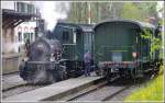Nostalgie pur im Museumsbahnhof Bäretswil.E3/3 401  Bauma  kommt uns entgegen.